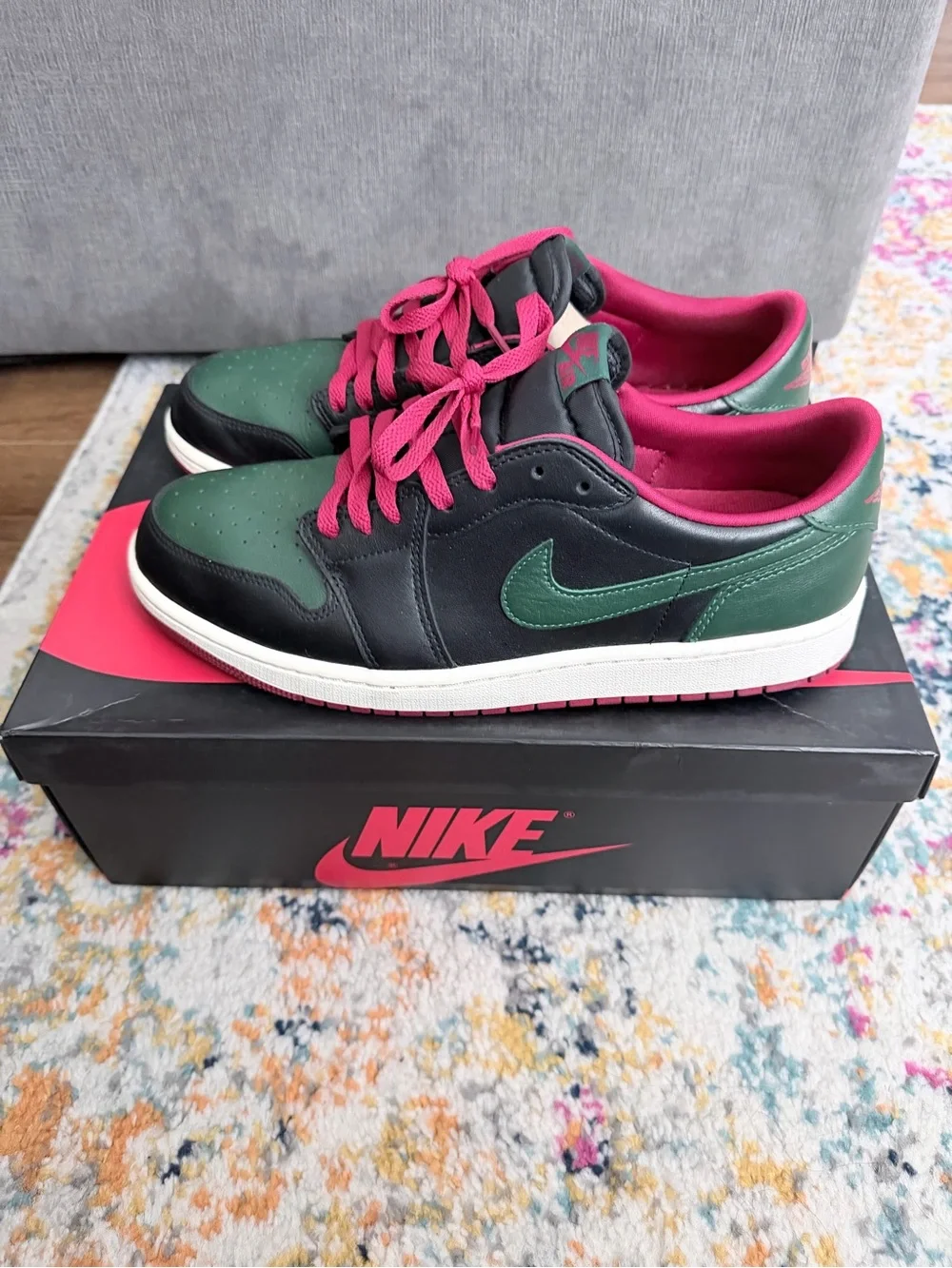 Nike Jordan 1 low. Black/Green-Varsity Red
